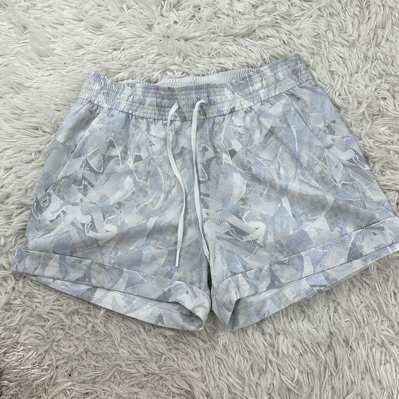 Lululemon Spring Break Away Short *4-way Stretch 3" - Picture 1 of 7